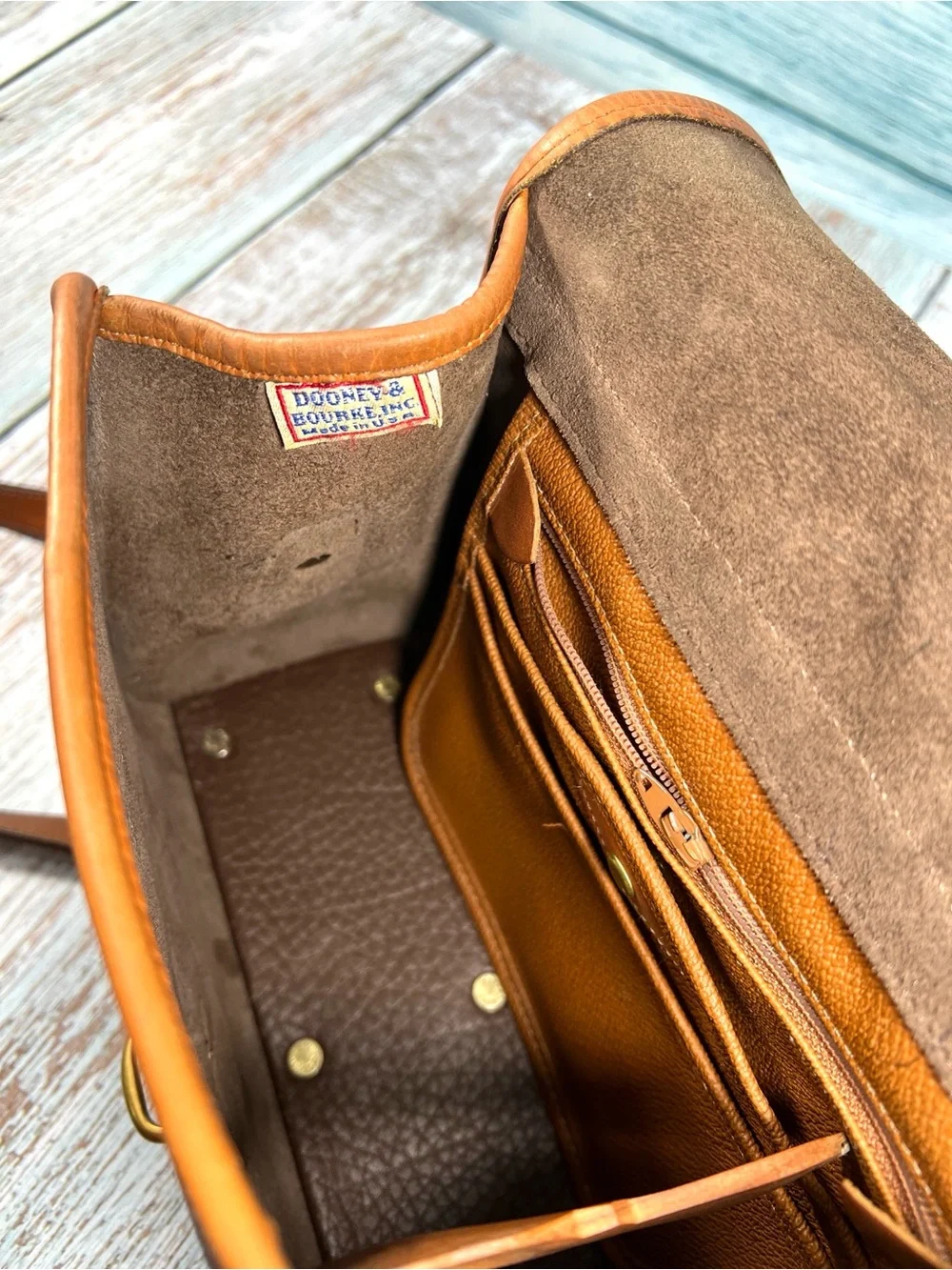 🦆 DOONEY & BOURKE ESSEX AWL PEBBLED BROWN AND BRITISH TAN CROSSBODY VINTAGE - Picture 11 of 16